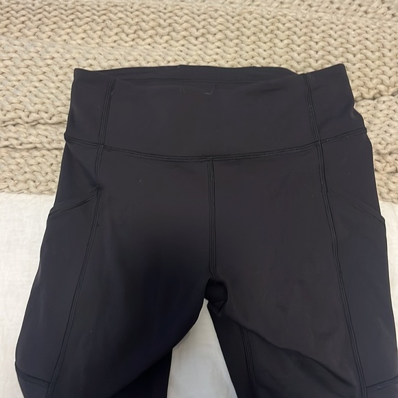 lululemon black athletic leggings with pockets - Picture 3 of 3